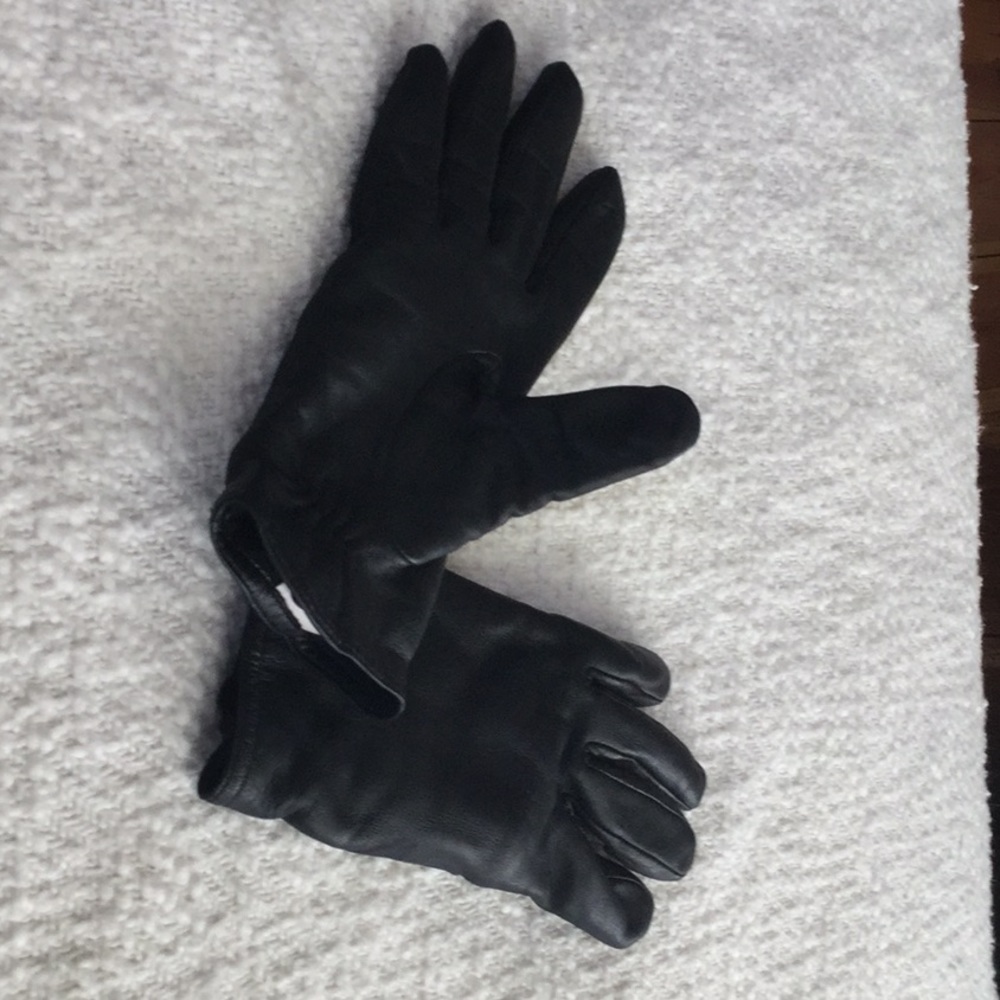 Leather gloves